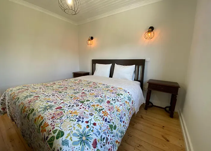 Quiet In Granjal With Fireplace Feriehus Outeiro da Vinha